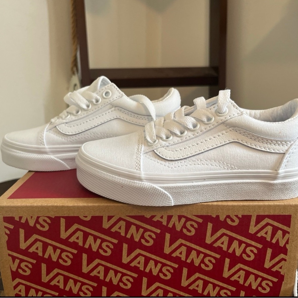 Vans White Sneakers Classic Low-Top Design